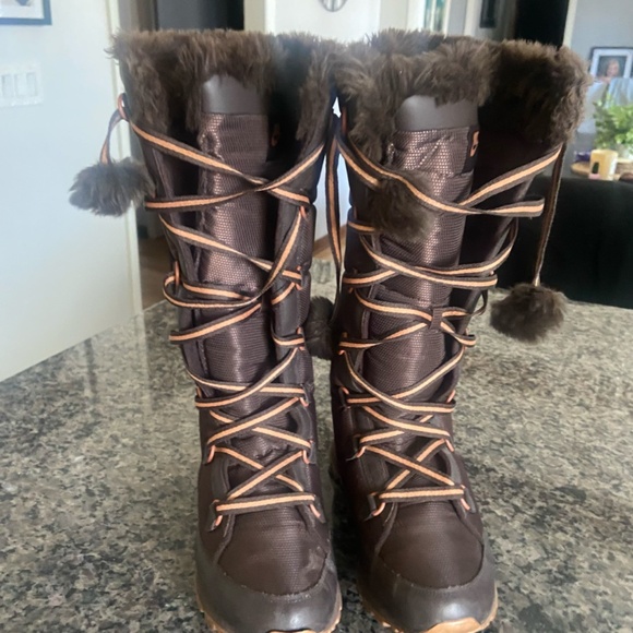 Nike Tall sneaker boots Brown and tan lace up size 9.5 - Picture 8 of 11